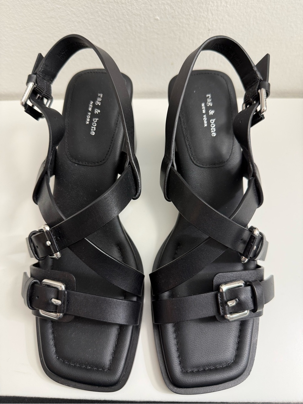 rag & bone

Harlow 65MM Buckle-Detail Leather Block-Heel Sandals